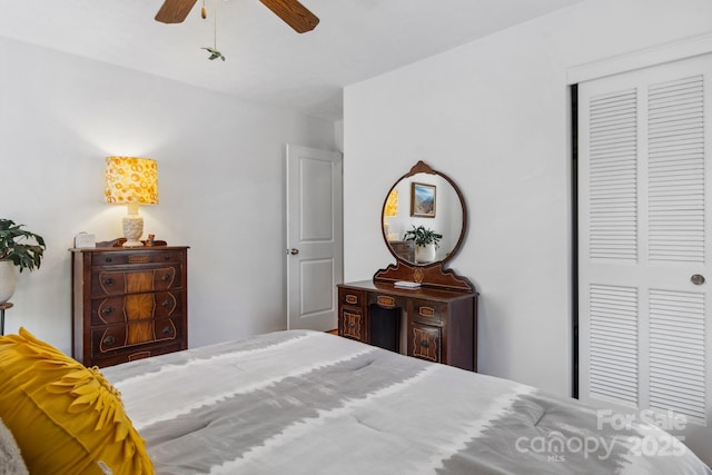 bedroom with a ceiling fan and a closet