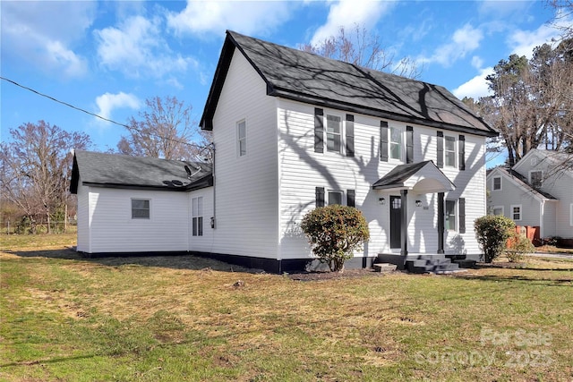 colonial-style house featuring a front lawn