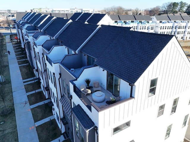 bird's eye view with a residential view