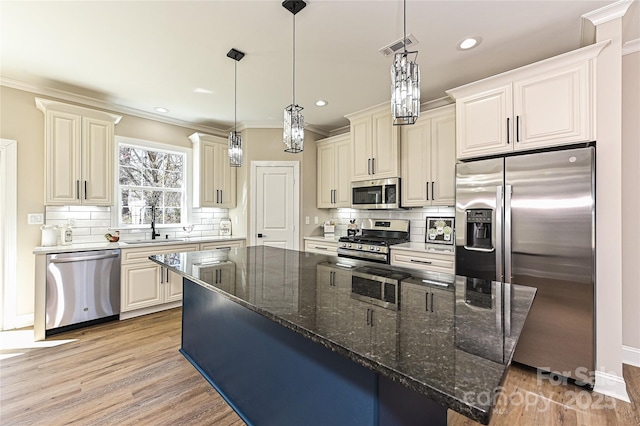 kitchen with visible vents, decorative backsplash, stainless steel appliances, crown molding, and light wood-style floors