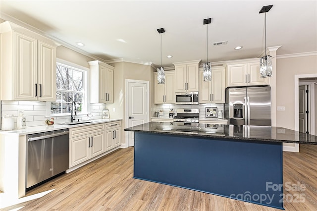 kitchen with crown molding, visible vents, appliances with stainless steel finishes, light wood-style floors, and a sink