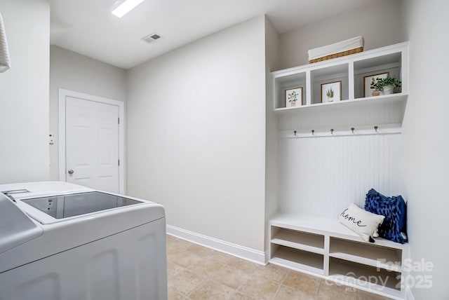 laundry room with laundry area, visible vents, independent washer and dryer, and baseboards