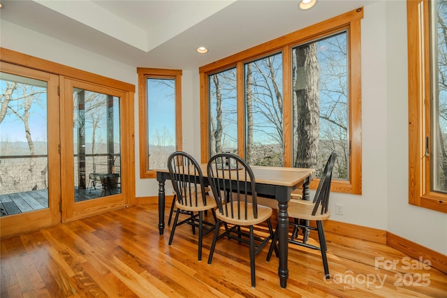 dining room with recessed lighting, light wood-type flooring, and baseboards