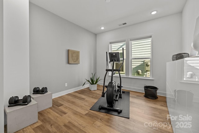 workout room featuring recessed lighting, baseboards, visible vents, and light wood finished floors