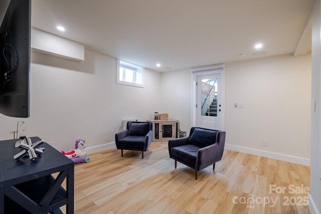 living area featuring recessed lighting, baseboards, and wood finished floors