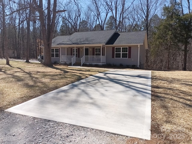 single story home with covered porch, driveway, a shingled roof, and a front lawn