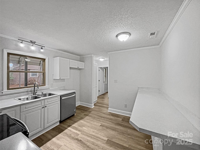 kitchen with visible vents, light wood-style flooring, ornamental molding, a sink, and dishwasher