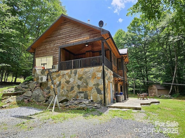 view of outbuilding with an outbuilding