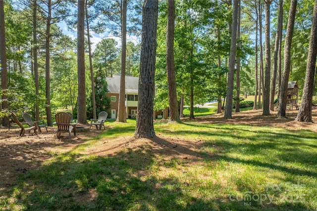 view of yard featuring an outdoor fire pit