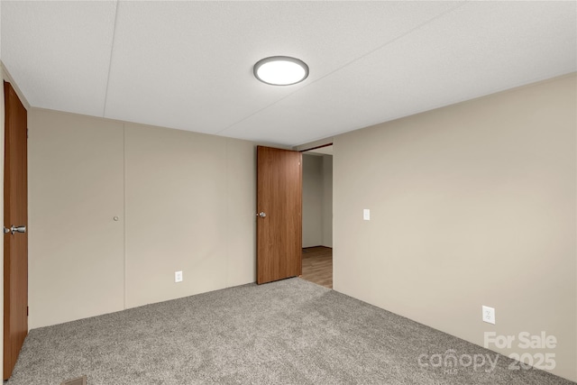 spare room with carpet flooring