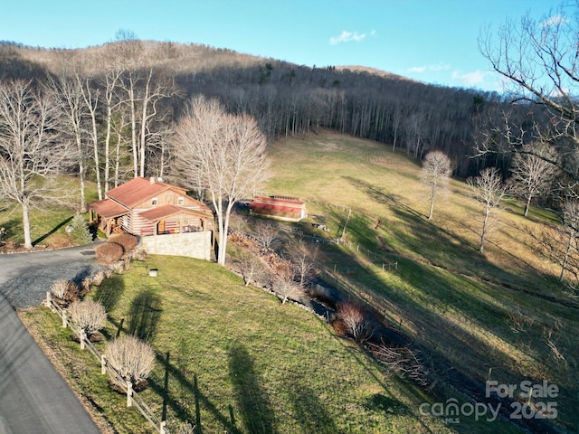 bird's eye view featuring a wooded view