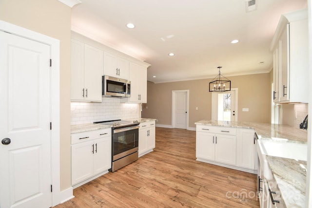 kitchen with visible vents, white cabinets, appliances with stainless steel finishes, a peninsula, and light wood-style floors