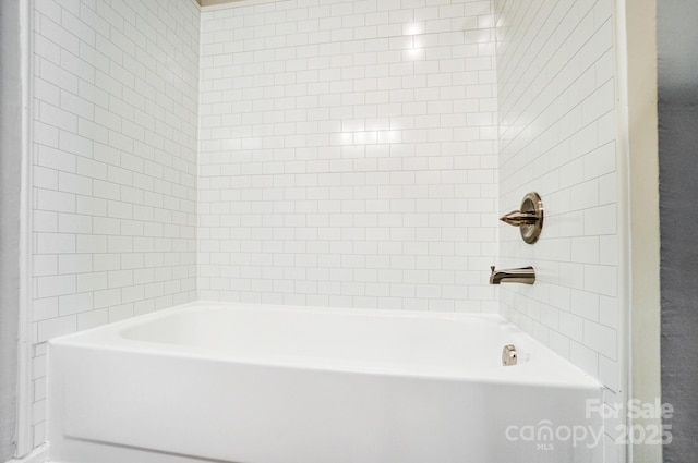 full bathroom featuring a tub