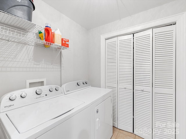 laundry area with laundry area, independent washer and dryer, and light tile patterned floors