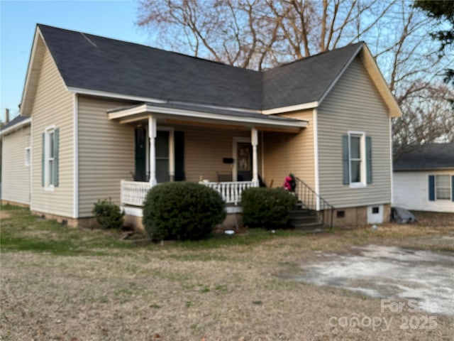 view of front of property with covered porch