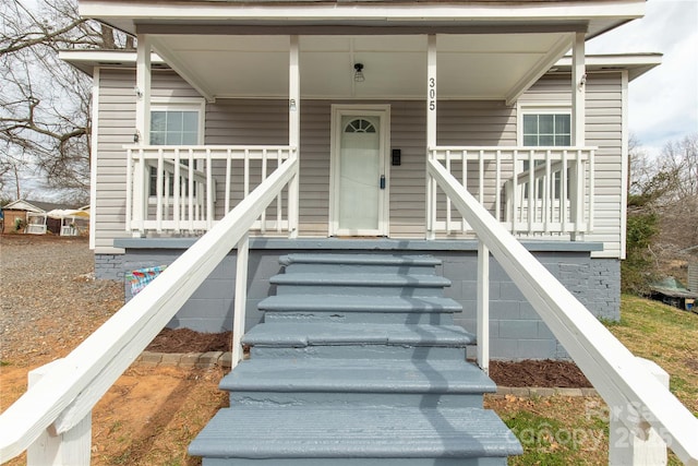 entrance to property featuring a porch