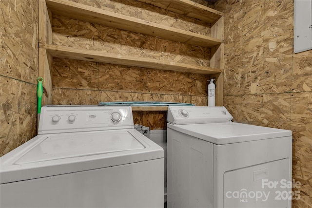 washroom with laundry area and washer and clothes dryer