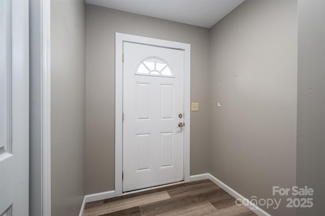 entryway featuring wood finished floors and baseboards