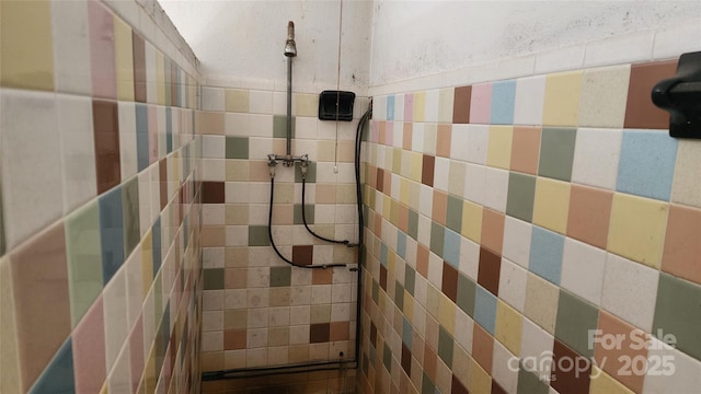 bathroom with a tile shower