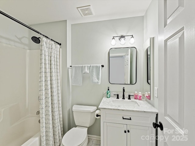 full bath featuring toilet, visible vents, shower / tub combo with curtain, and vanity