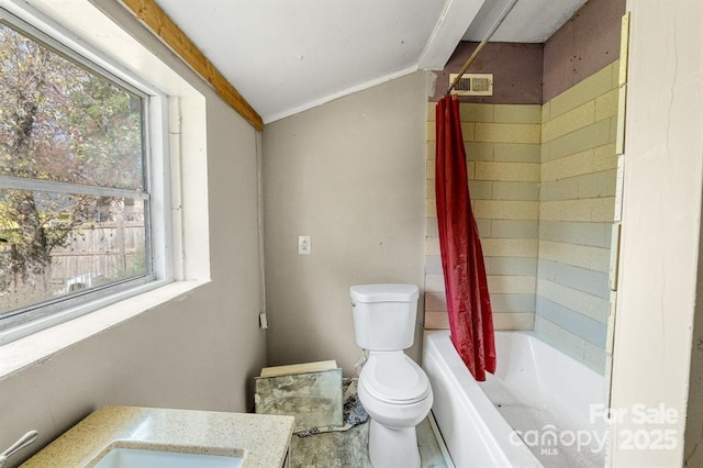 bathroom featuring shower / bathtub combination with curtain, toilet, visible vents, vanity, and crown molding