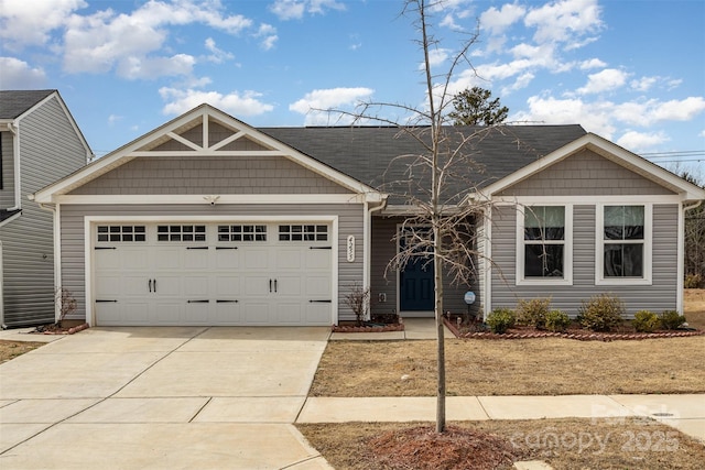 view of front facade with a garage and driveway