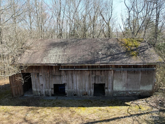 view of barn with a lawn