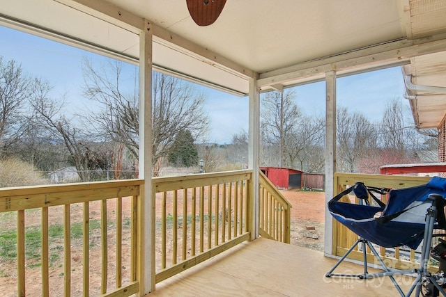 sunroom with a ceiling fan