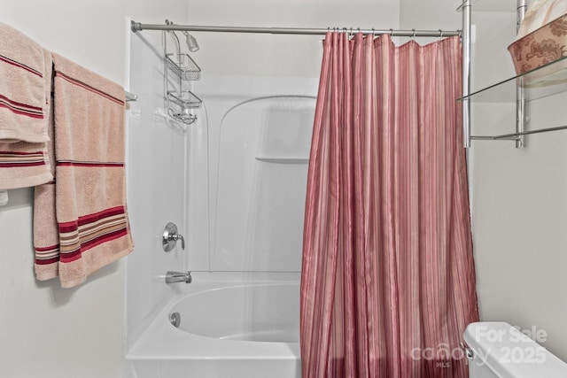 bathroom featuring toilet and shower / bath combo