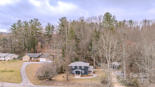 bird's eye view featuring a wooded view