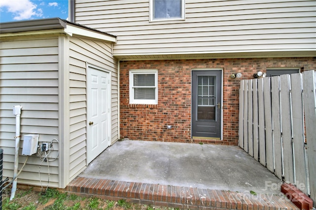 entrance to property with fence