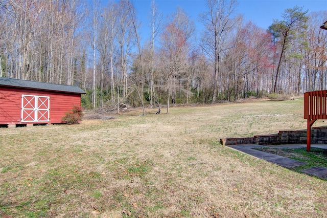 view of yard with an outbuilding and a barn