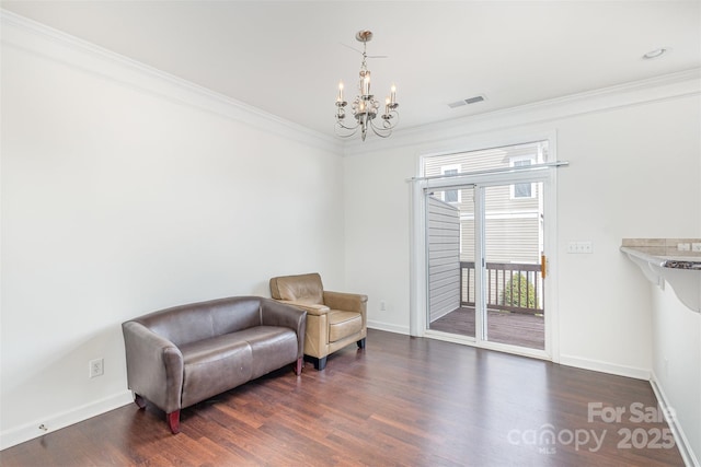 living area with visible vents, crown molding, dark wood-type flooring, and an inviting chandelier