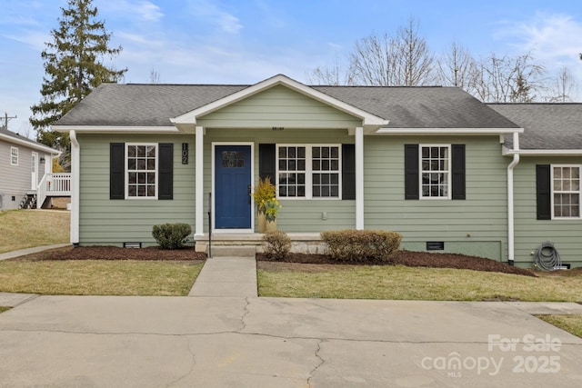 view of front of home featuring a shingled roof, crawl space, and a front lawn