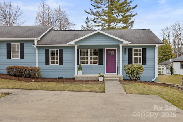 single story home with crawl space, covered porch, a shingled roof, and a front yard