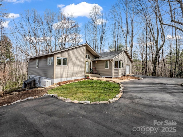 209 Walnut Ridge Rd, Brevard, NC 28712 - view of front of home featuring a front yard, a garage, and driveway