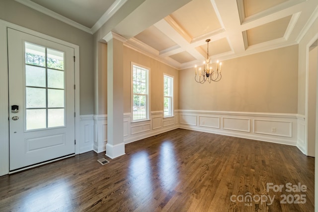 foyer entrance with a chandelier, dark wood-style flooring, visible vents, and coffered ceiling