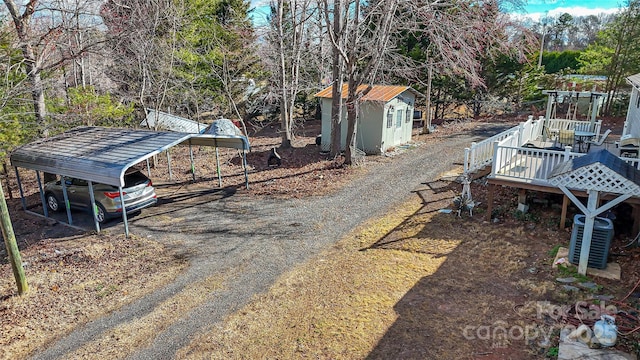 exterior space featuring gravel driveway