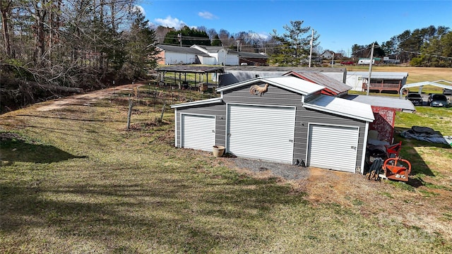 view of outdoor structure with an outbuilding