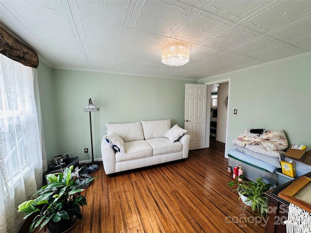 living room featuring an ornate ceiling, wood finished floors, and a wealth of natural light