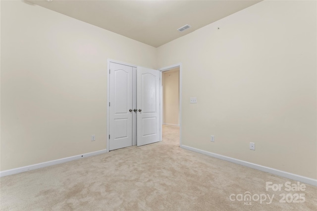 spare room featuring visible vents, baseboards, and carpet floors