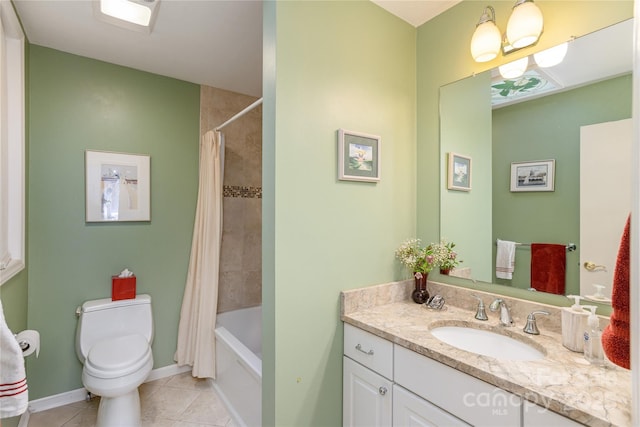 full bath featuring toilet, shower / bath combo, vanity, baseboards, and tile patterned floors