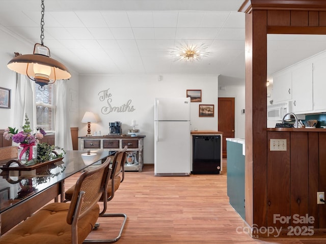 interior space featuring ornamental molding and light wood-style flooring