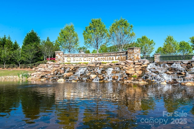 community / neighborhood sign featuring a water view