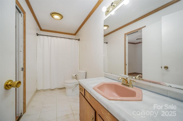 bathroom with toilet, a shower with curtain, ornamental molding, and vanity