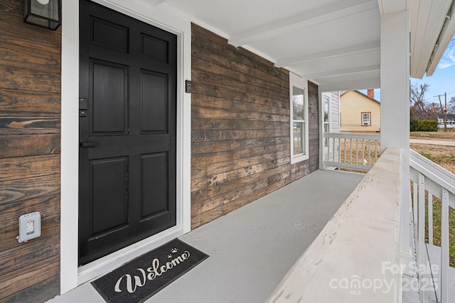 entrance to property featuring covered porch