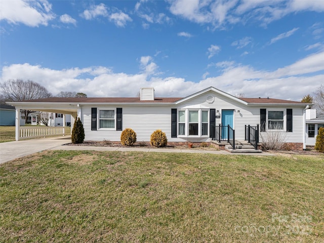 view of front of home featuring a carport, concrete driveway, and a front yard