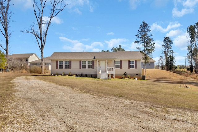 ranch-style home featuring a front lawn, crawl space, and dirt driveway