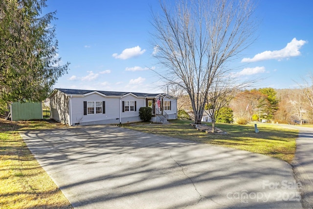 view of front of home featuring a front yard and crawl space