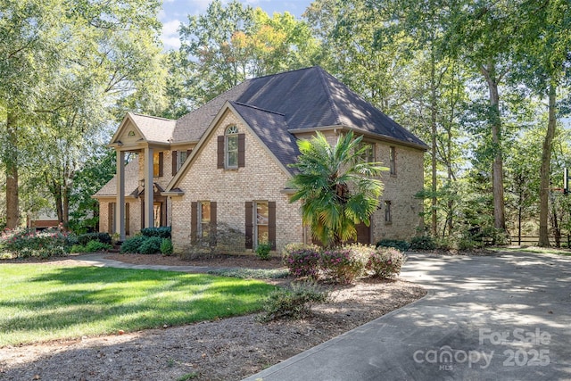 view of front of property with brick siding and a front yard